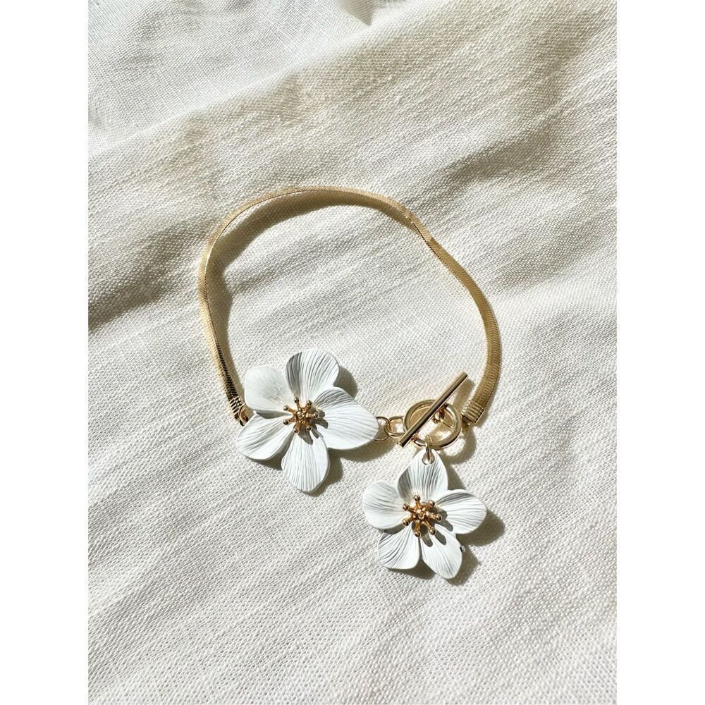 Double white flower bracelet /anklet